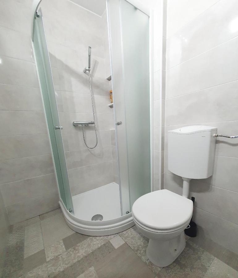 Apartman Ante Vinkovci Buitenkant foto